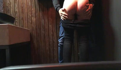 Blonde whore gets nailed in the night club toilet