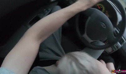 Teen hitchhiker offers her pussy for a car ride