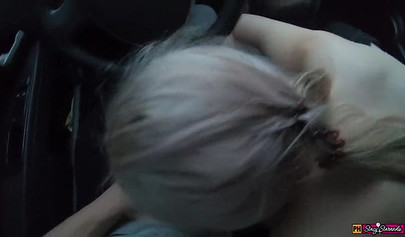Teen hitchhiker offers her pussy for a car ride