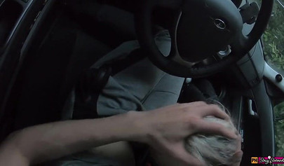 Teen hitchhiker offers her pussy for a car ride