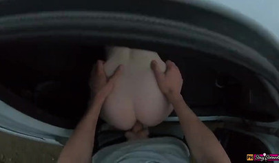 Teen hitchhiker offers her pussy for a car ride