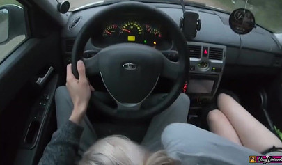 Teen hitchhiker offers her pussy for a car ride