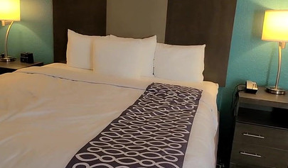 Curvy brunette teen fucking a cheating millionaire husband gets cumshot