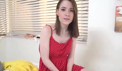 Beautiful amateur teen Alice Merchesi got cumshot after sloppy blowjob