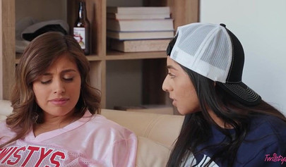 Stunning brunette Ella Knox gingering sexy Latina Violet Myers