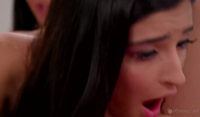 Crystal Rush, Emily Willis and Jade Baker erotic fingering