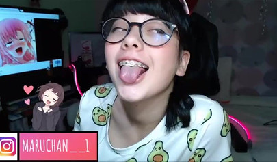 Petite Colombian camgirl shows off her stunning body