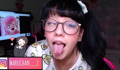 Petite Colombian camgirl shows off her stunning body