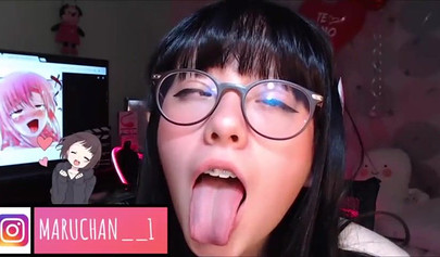 Petite Colombian camgirl shows off her stunning body