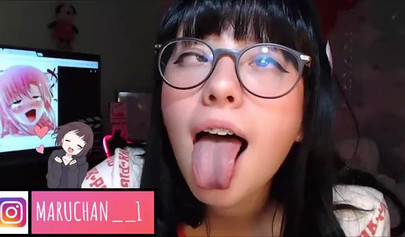 Petite Colombian camgirl shows off her stunning body