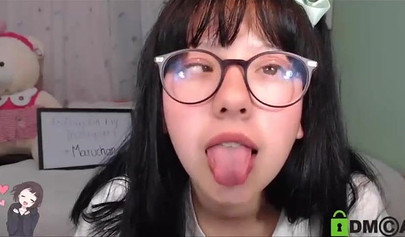 Petite Colombian camgirl shows off her stunning body