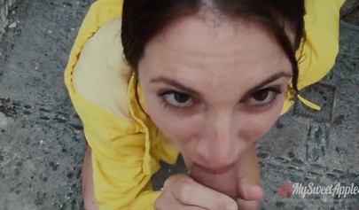 Hot fat ass Latina gives a blowjob in public