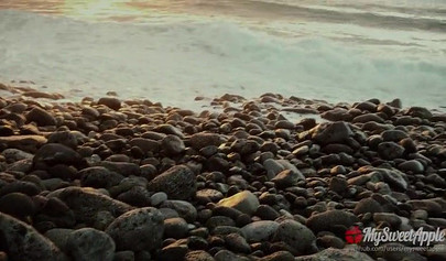 Hot fat ass Latina gives a blowjob in public