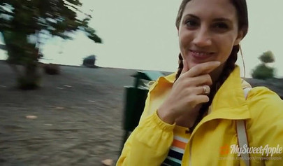 Hot fat ass Latina gives a blowjob in public