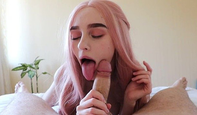 Virgin schoolgirl blows a cock for the first time
