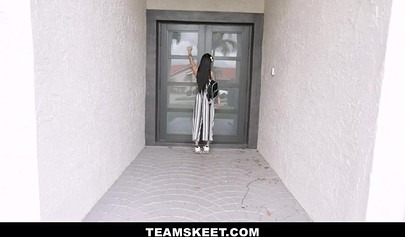 Sexy petite Asian hottie hardcore pounded during quarantine