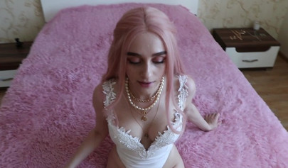 Cock sucking skank treats the date with long tongue blowjob