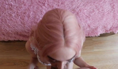 Cock sucking skank treats the date with long tongue blowjob