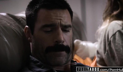 Charles Dera fucks the teen virgin Jaye Summers