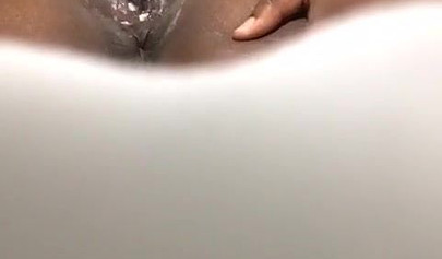 Creamy fingering orgasm for the black slut Badgurldnay
