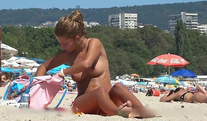 Gorgeous Amateur Topless Teens Caught On Hidden Camera