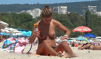 Gorgeous Amateur Topless Teens Caught On Hidden Camera