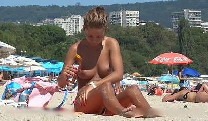 Gorgeous Amateur Topless Teens Caught On Hidden Camera