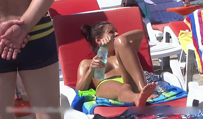 Gorgeous Amateur Topless Teens Caught On Hidden Camera