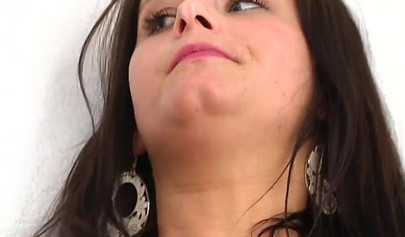 Skinny Brunette Claudia Adams Squirting During Her Dyno Exam