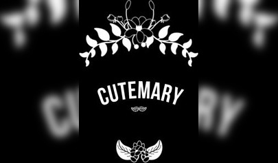 Teen inserts a cock in her tight pussy and cums right after