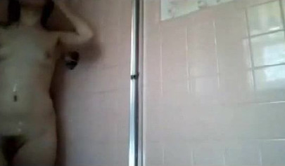 Curvaceous amateur teen masturbating late night on the bed