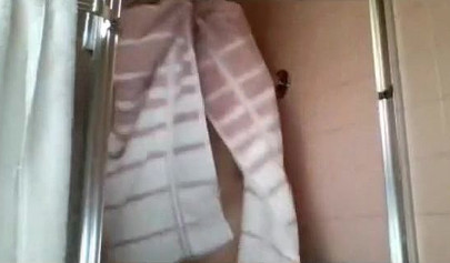 Curvaceous amateur teen masturbating late night on the bed