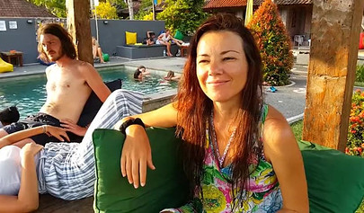 Pantyless teen in sexy summer dress flashes her trimmed pussy in public