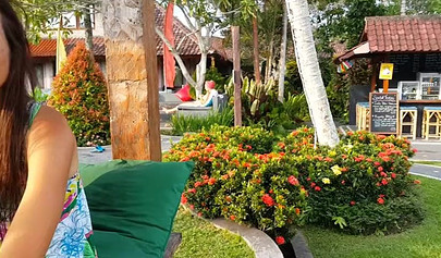 Pantyless teen in sexy summer dress flashes her trimmed pussy in public