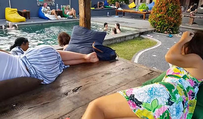 Pantyless teen in sexy summer dress flashes her trimmed pussy in public