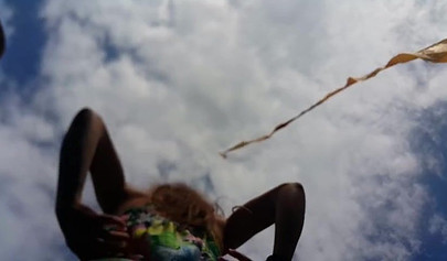 Pantyless teen in sexy summer dress flashes her trimmed pussy in public