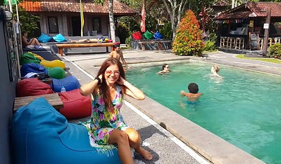 Pantyless teen in sexy summer dress flashes her trimmed pussy in public