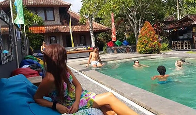 Pantyless teen in sexy summer dress flashes her trimmed pussy in public