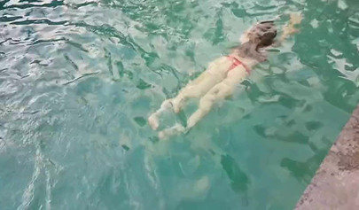 Pantyless teen in sexy summer dress flashes her trimmed pussy in public