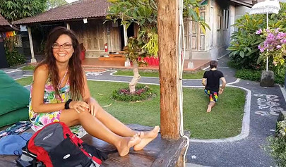 Pantyless teen in sexy summer dress flashes her trimmed pussy in public