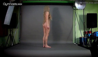 Nude blonde teen shows how flexible she is at the casting