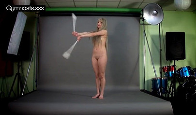 Nude blonde teen shows how flexible she is at the casting