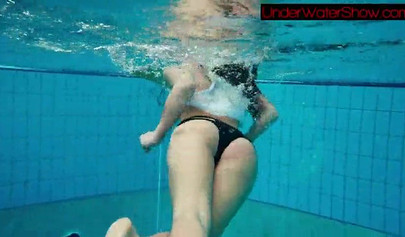 Gorgeous teen strips naked while swimming in the pool